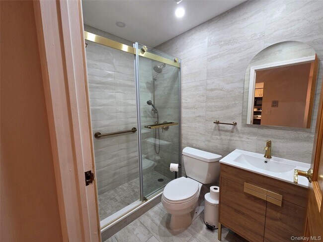 Building Photo - 207-25 Darren Dr