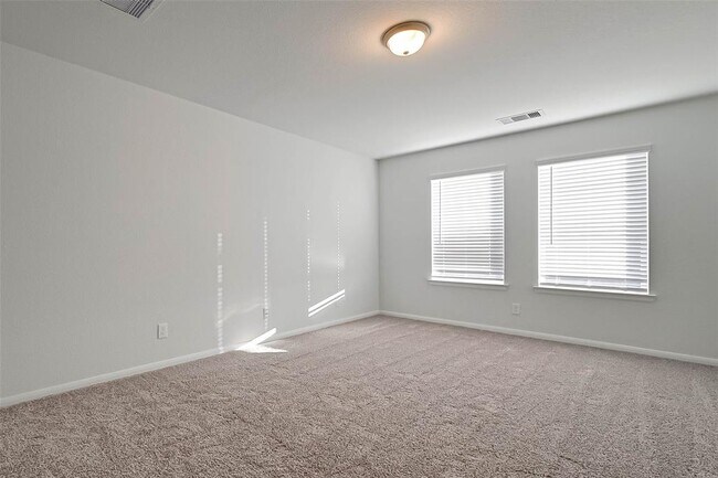 Building Photo - 939 Summer Vlg Wy