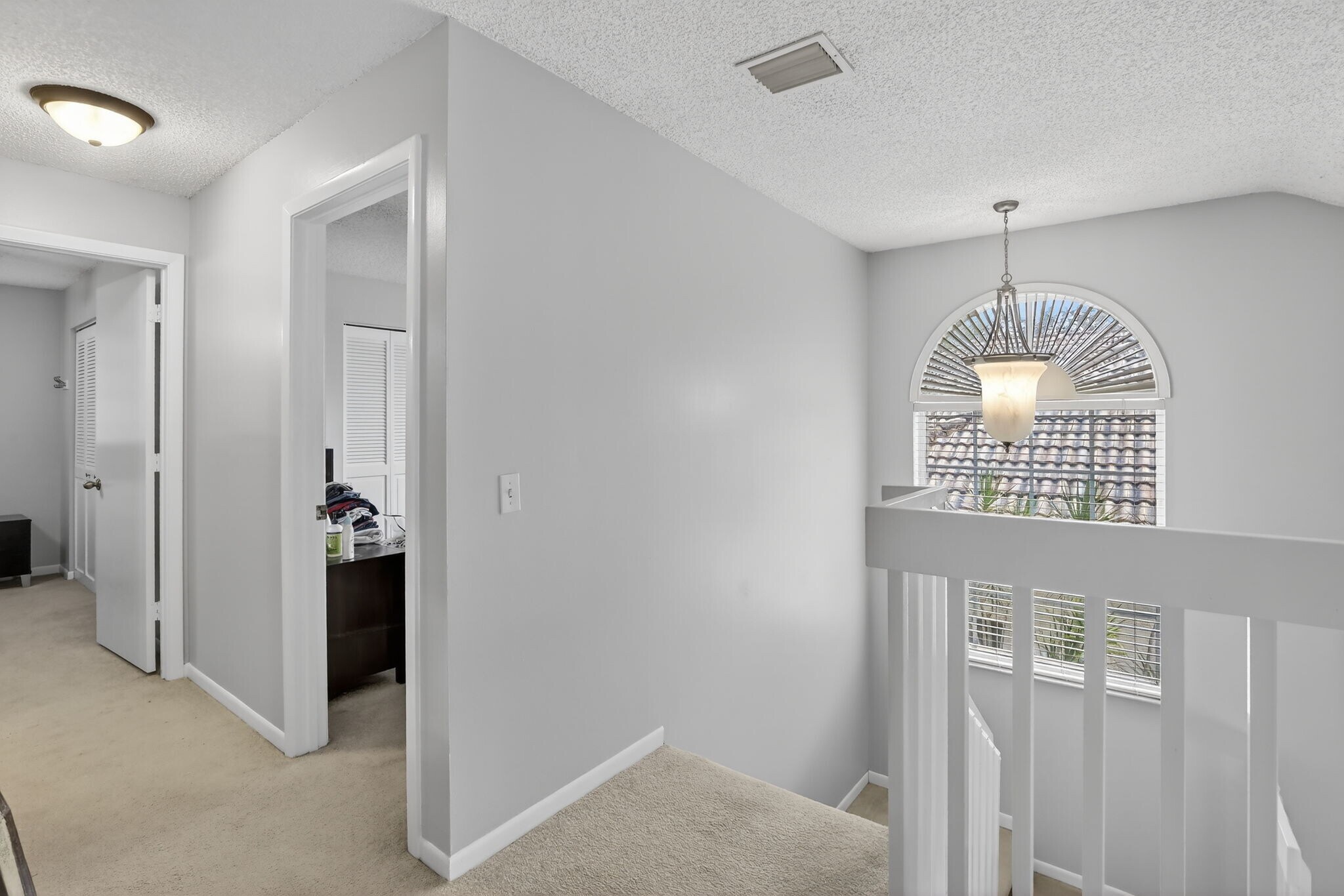 Building Photo - 9481 Oak Grove Cir