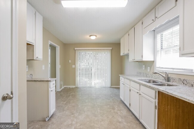 Building Photo - 2353 Loren Falls Ln SW