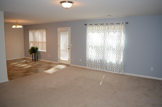 Building Photo - 2441 Westgate Dr