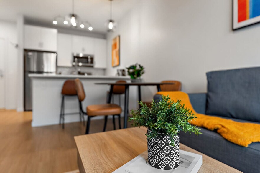 Building Photo - 10 E 18th St