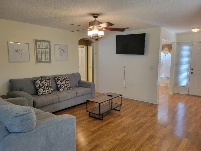 Building Photo - Cozy 2 Bedroom Home in 55+ Kings Ridge