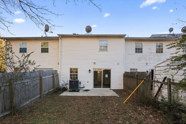 Building Photo - 21864 Ronald Dr