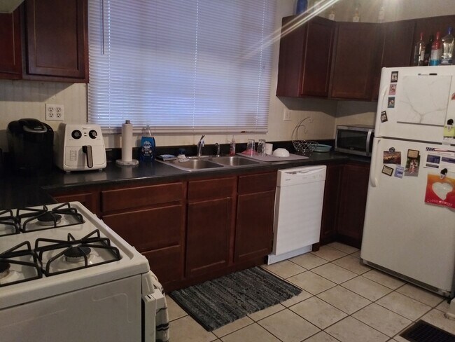 Interior Photo - 1202 N. Walnut
