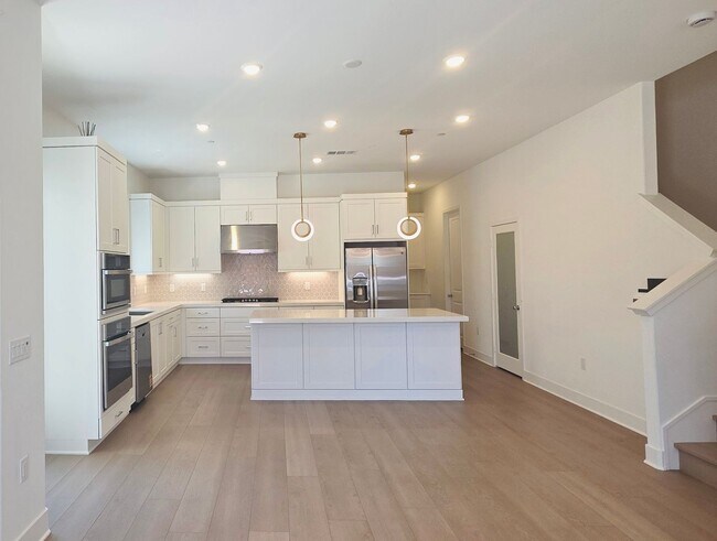 Building Photo - Newly-Buit Home in Great Park