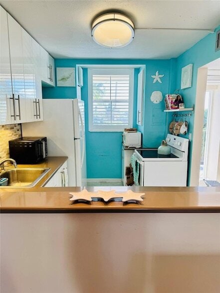 Building Photo - 5300 NE 24th Terrace