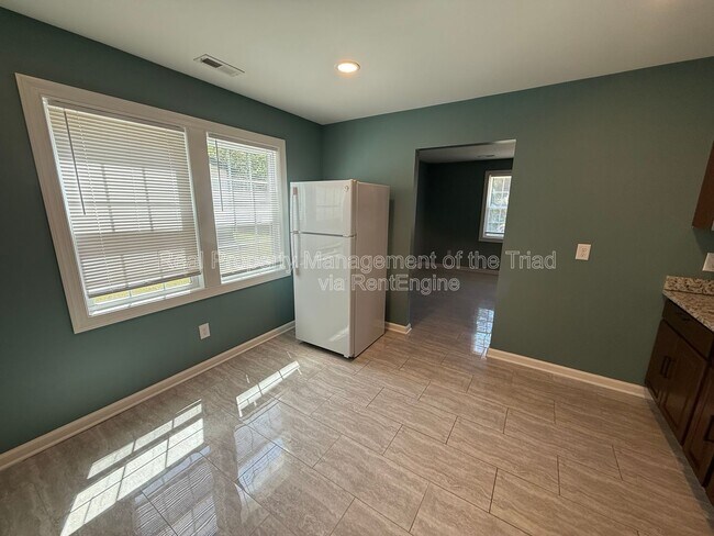 Building Photo - 600 Tipperary Dr