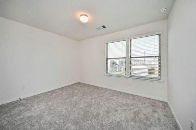 Building Photo - 4852 Sun Fls Dr