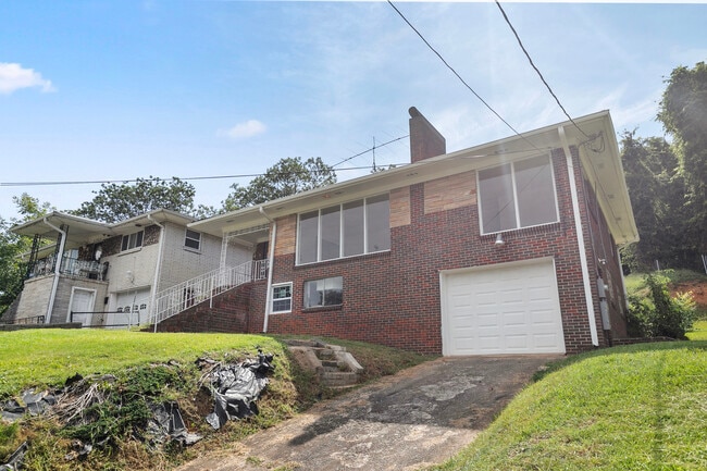 Primary Photo - 2501 Fairfax Ave