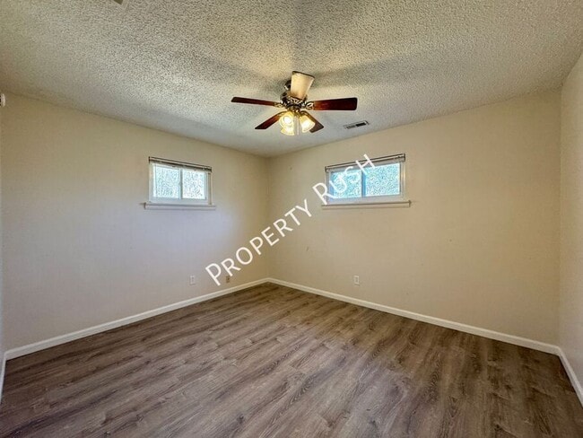 Building Photo - 3531 Sleepy Hollow Rd