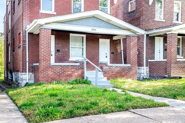 Building Photo - 3953 Tholozan Ave