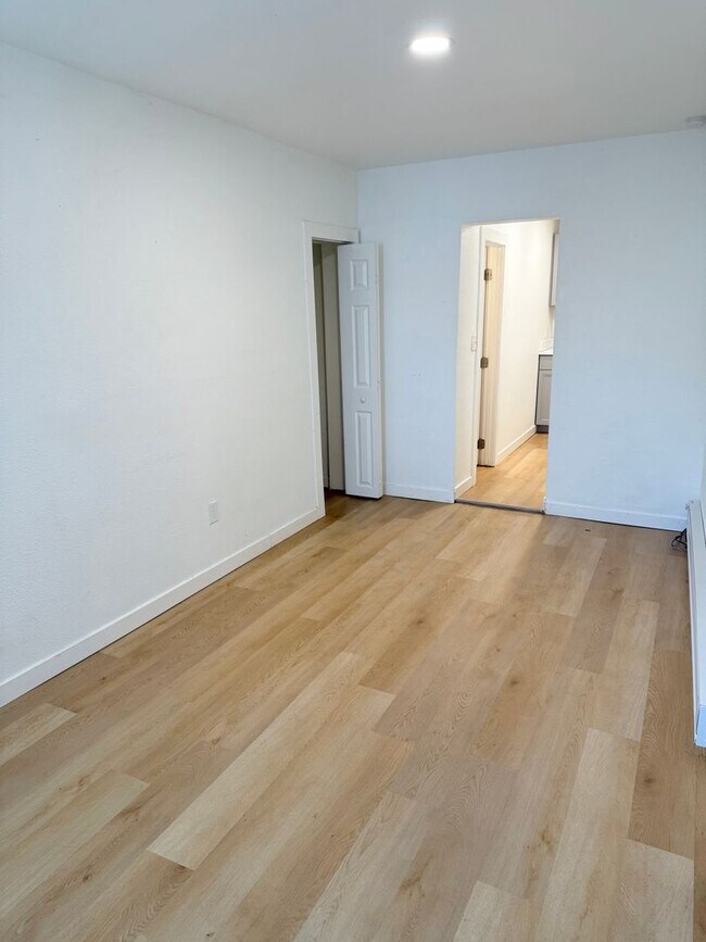 Building Photo - 2422 W Vermijo Ave