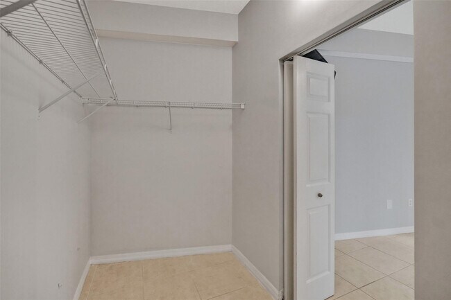 Building Photo - 2421 NE 65th St