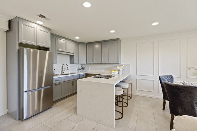 Building Photo - Spacious 4-Story Townhouse with Panoramic ...