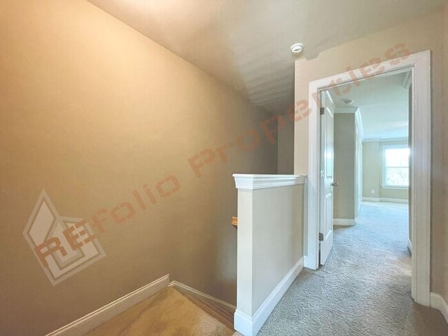 Building Photo - Lovely 3 Story 3 Bedroom 3.5 Bath 1 Car-Ga...