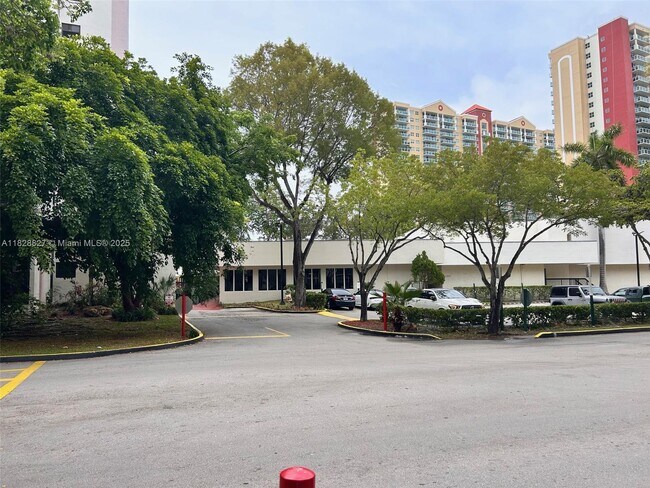 Building Photo - 17021 N Bay Rd