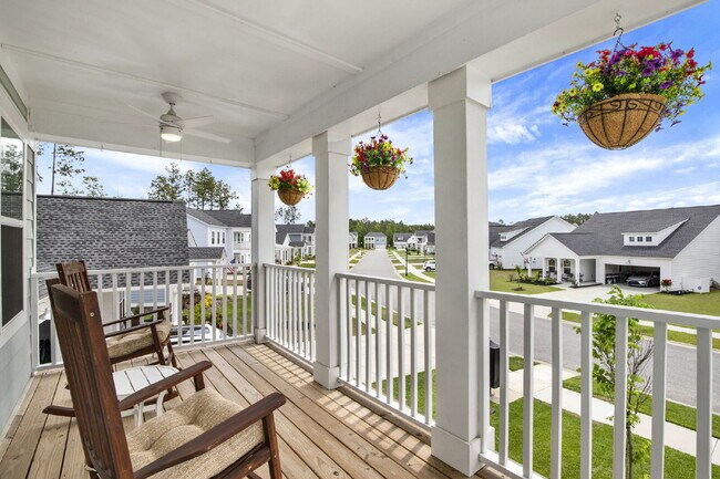 Building Photo - 120 Binscombe Ln