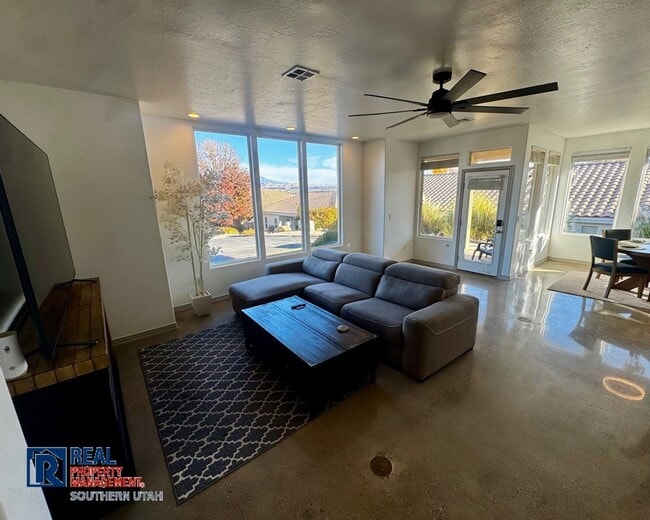 Building Photo - 179 Oasis Dr