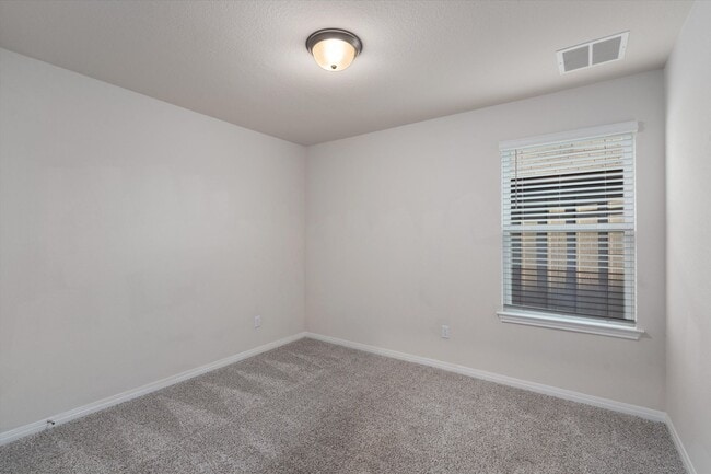 Building Photo - Huge 5-Bedroom Home for Lease in South Austin