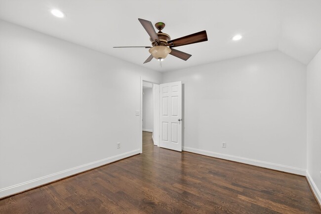 Building Photo - Beautiful 6BR Executive Brentwood Home with Pool