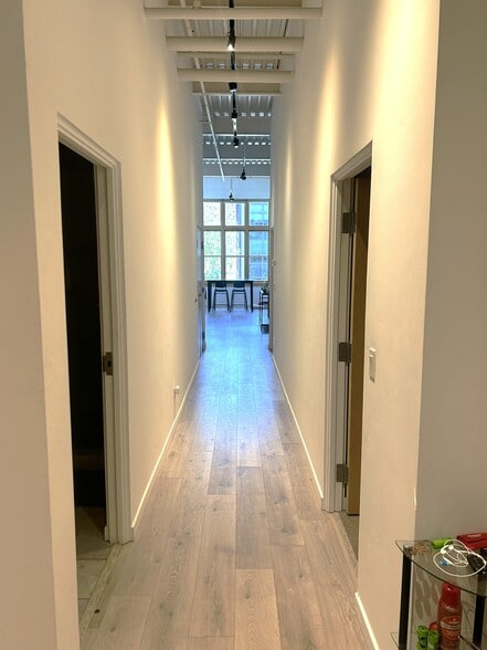 Building Photo - 231 Robinson St