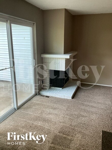 Building Photo - 6219 Silver Fox Dr