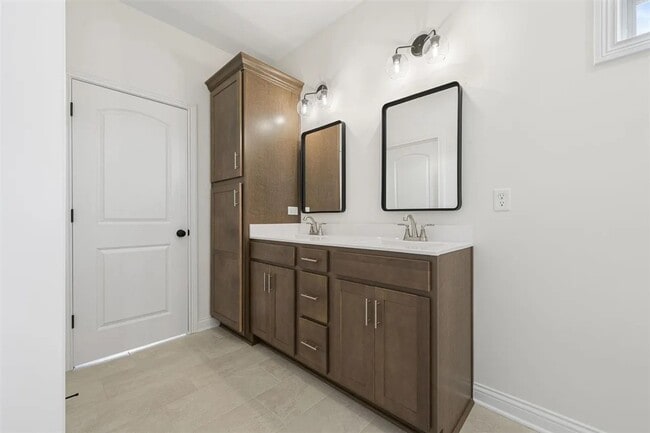 Building Photo - 822 Sheldrake Ln