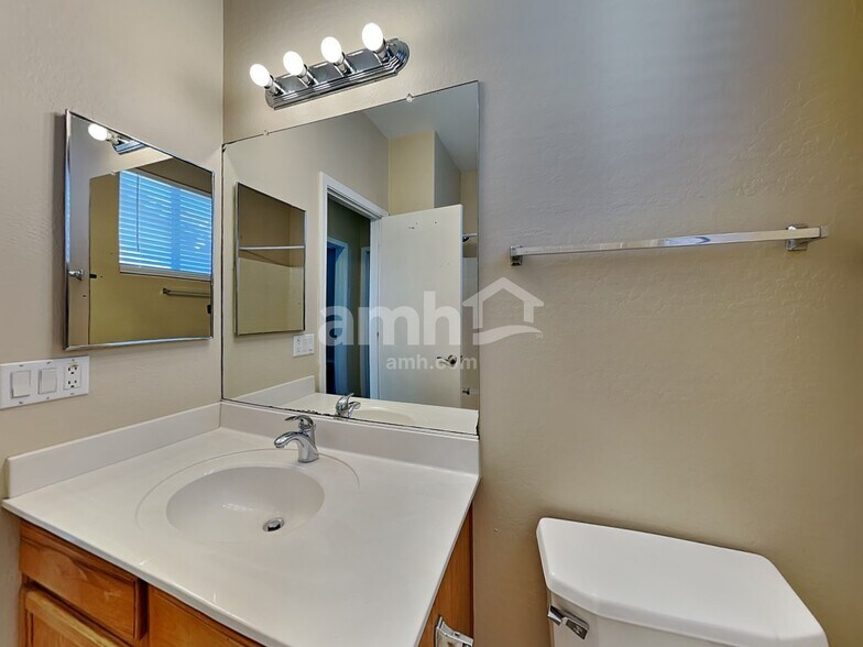 Building Photo - 7571 W State Ave