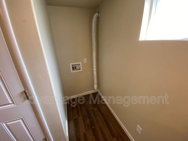 Building Photo - 122 N 1050 E