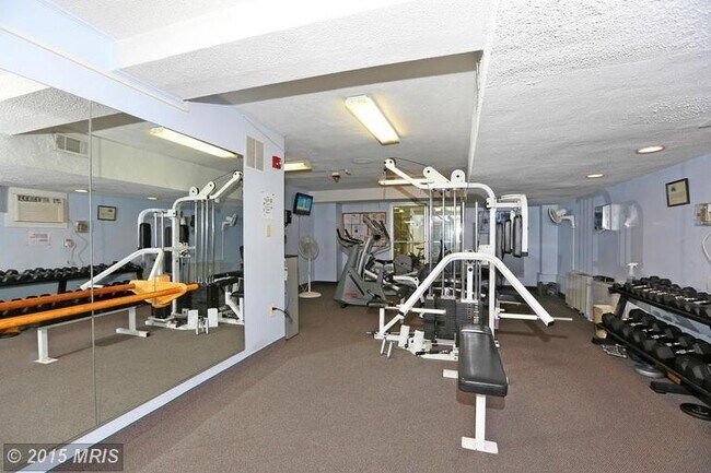 Building Photo - North Bethesda Studio - Walk to Metro - Ut...