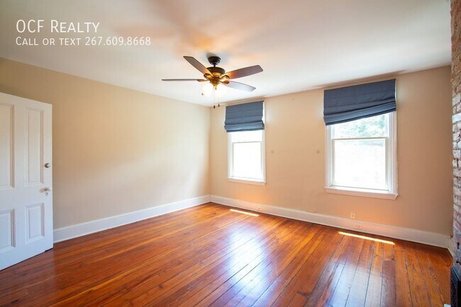 Building Photo - 2211 Bainbridge St