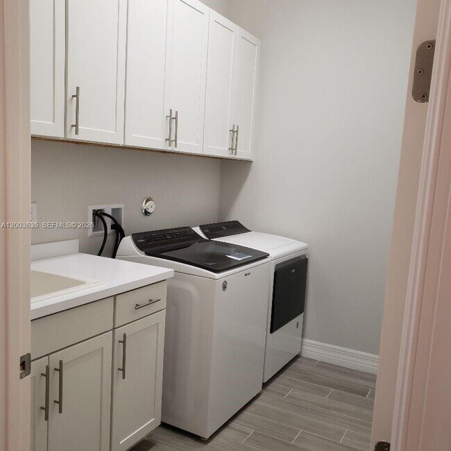 Building Photo - 9139 Passiflora Wy