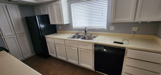 Building Photo - 3031 N Civic Center Plaza