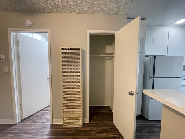 Building Photo - Upstairs Vallejo 1-Bedroom with Newer Carpet & On-Site Laundry