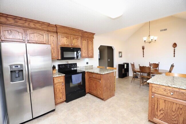 Building Photo - 4525 Excursion Dr