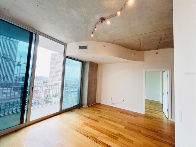 Building Photo - 777 N Ashley Dr