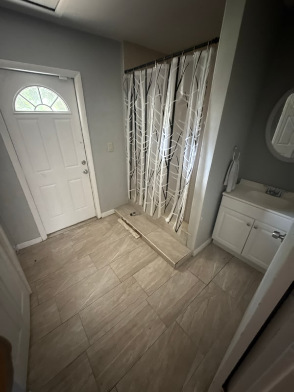 Building Photo - 942 Chace Ln NE