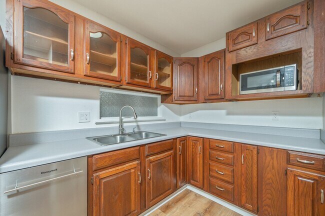 Building Photo - 3 bedroom in Mary Esther Heights!