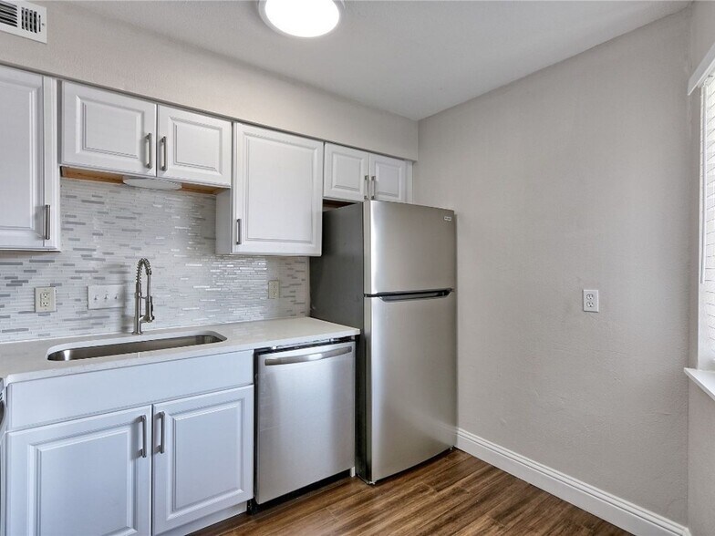 Building Photo - 1840 Burton Dr