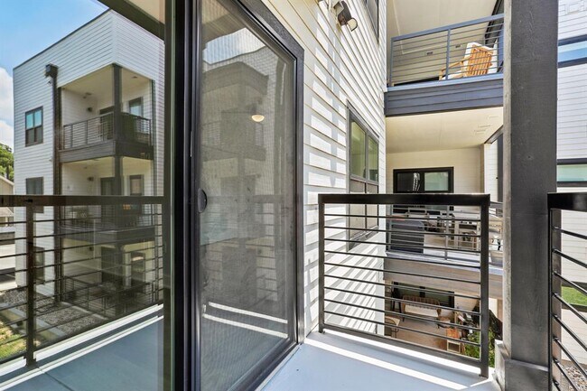 Building Photo - 3101 Govalle Ave