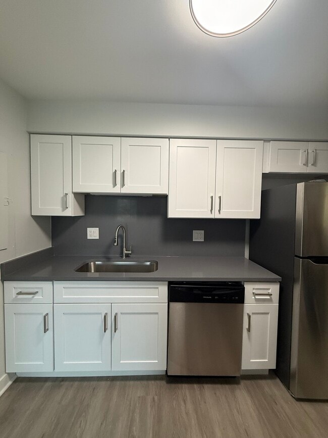 Building Photo - 1173 S Forums Ct