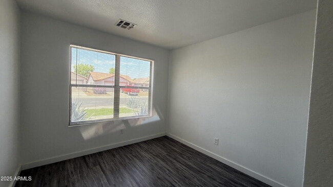 Building Photo - 679 W Jardin Dr