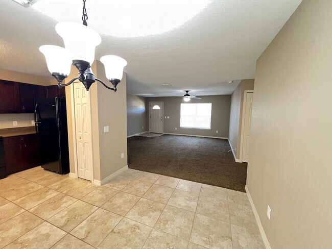 Building Photo - Beautiful 3 Bedroom, 2 Bathroom Home in Ocala!!