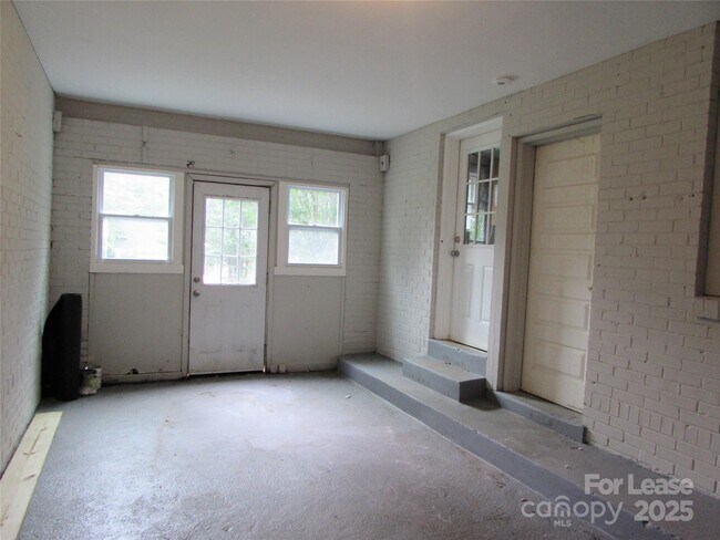 Building Photo - 350 Brevard St