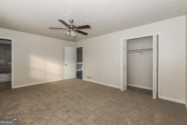 Building Photo - 2845 Woodhollow Ln