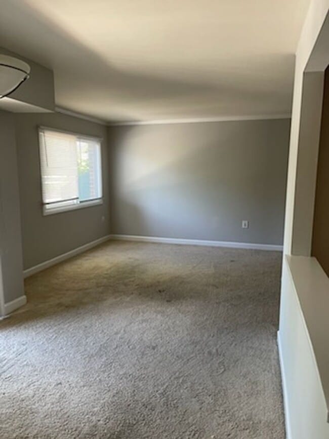 Building Photo - 1600 Renate Dr