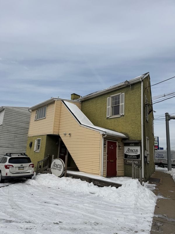 Building Photo - 100 W Main St