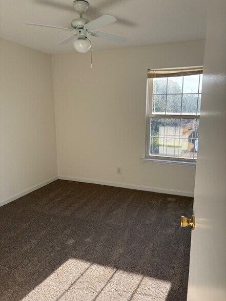 Building Photo - 2280 Andover Dr