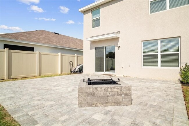 Building Photo - 8673 Triumph Cir